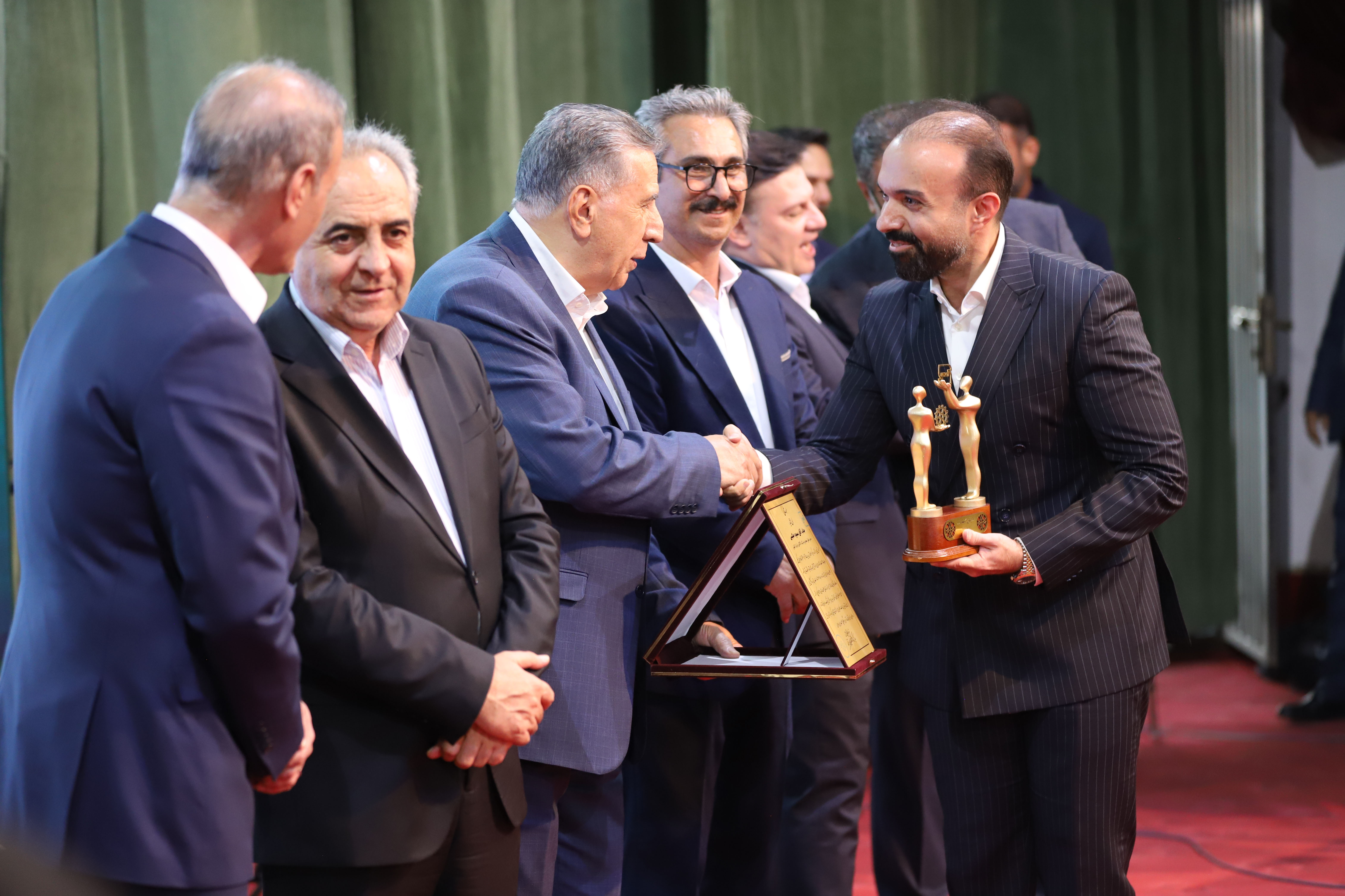 انتخاب «آلاکس ایران کیش» به‌عنوان واحد نمونه استانی در روز جهانی استاندارد 